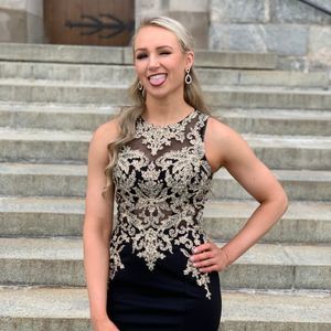 Meet your Posher, Elizabeth